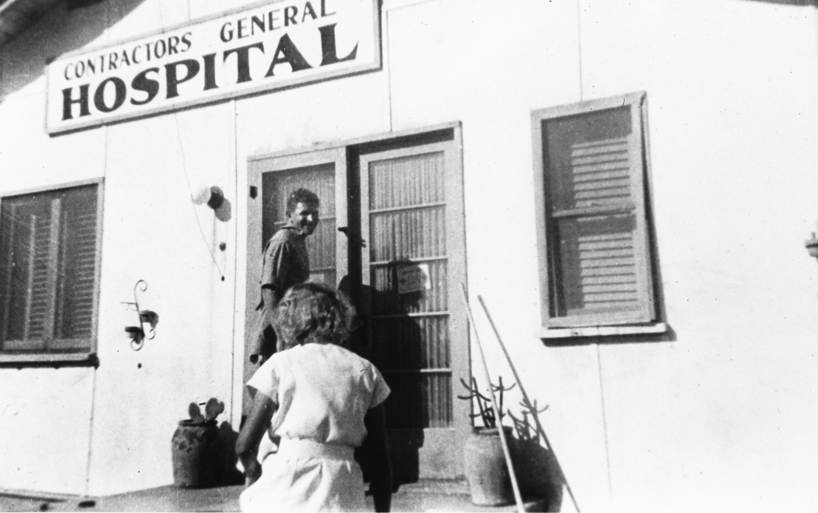 Photo2ContractorsHospital1933.jpg